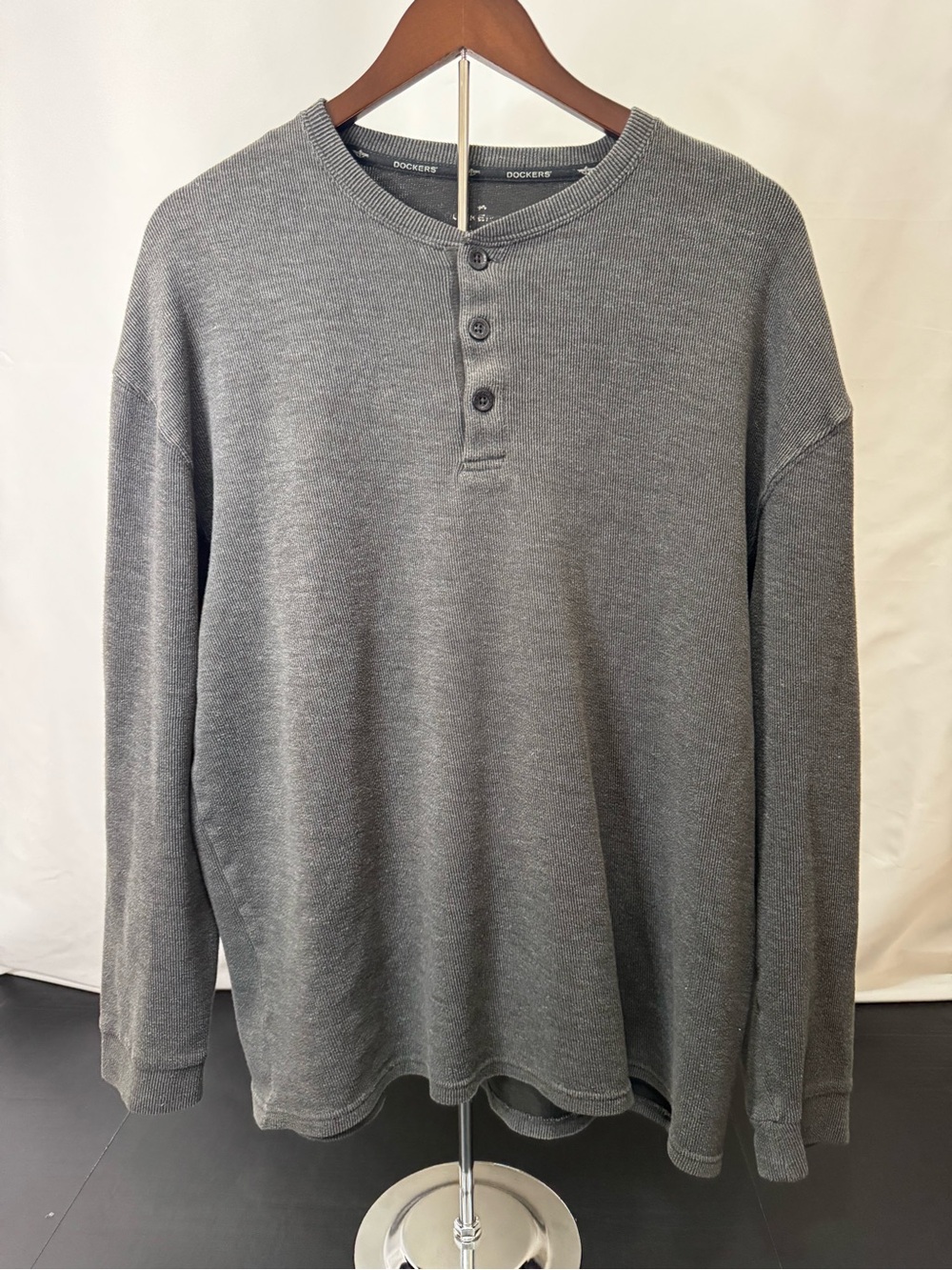 Dockers Men's slate Gray Long-Sleeve Henley Shirt large